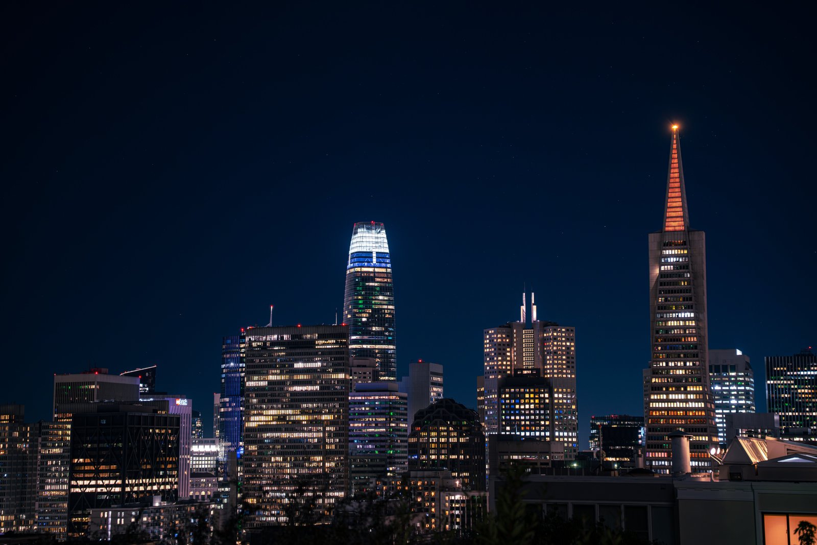 San Francisco skyline at night with Salesforce Tower and the Transamerica Pyramid